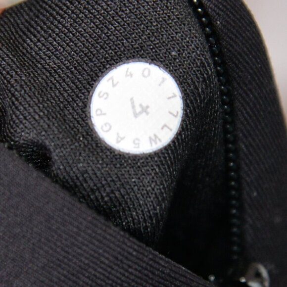 Lululemon Sole Training 7/8 Black Tight Leggings Sz 4 - Picture 6 of 10